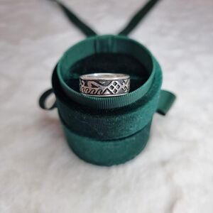 Aranys Stříbrný prsten s patinou a ornamenty, 64 02446