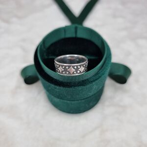 Aranys Stříbrný prsten s patinou a hvězdami, 63 02447