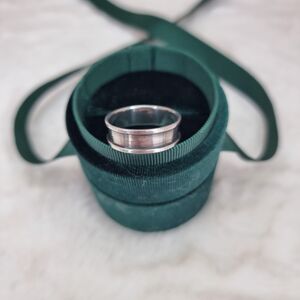 Aranys Stříbrný hladký patinovaný prsten, 68 02452