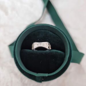 Aranys Stříbrný prsten se zdobením a zirkony, 52 03215